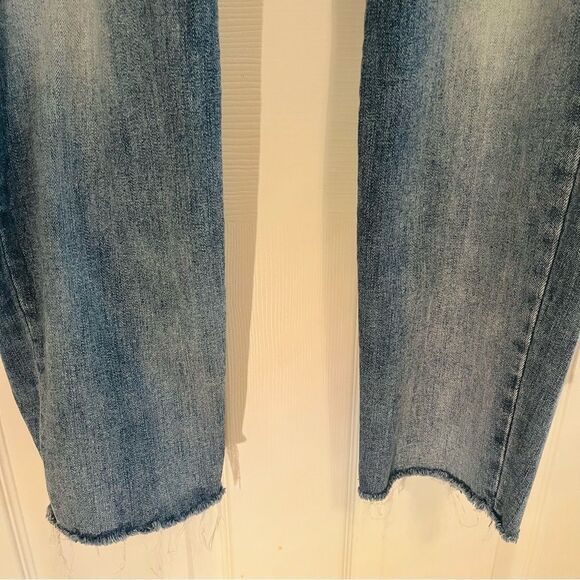 Judy Blue Cropped Jeans with Vintage Wash - Picture 3 of 6